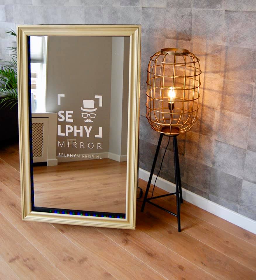 Selphy Mirror fotospiegel huren voor een feest in Twente