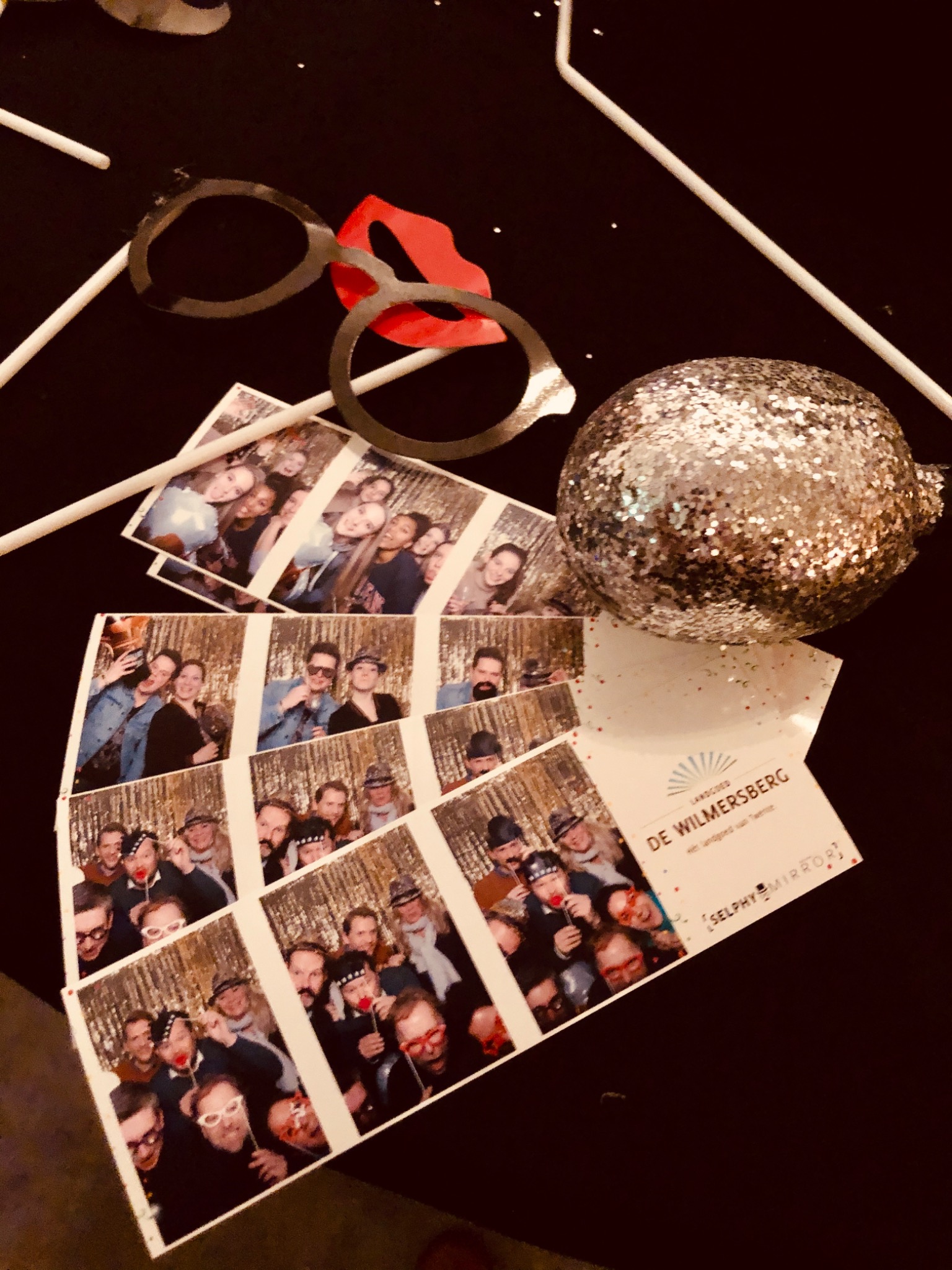 Persoonlijke fotoprints en photobooth props van Selphy Mirror